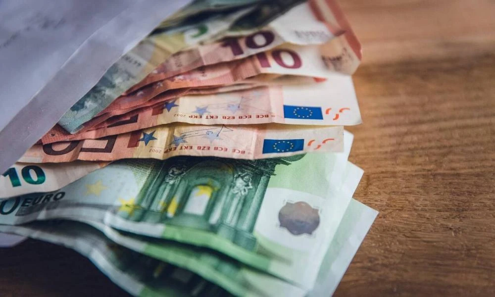 «Δωράκι» από τον πληθωρισμό: Αύξηση το 2023 στις ασφαλιστικές εισφορές